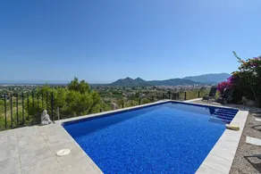 Holiday home with pool, barbecue & garden - Image 2