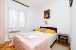 Holiday apartment with terrace & BBQ | Garden view - Image 3