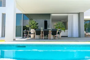 Villa avec barbecue, terrasse et piscine privée | Vue mer - Image 2