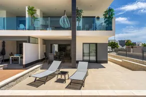 Family-oriented lovely apartment with garden, terrace & pool - Image 4
