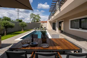Villa with terrace, pool & barbeque - Image 4