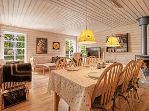Holiday home with barbeque & terrace - Image 2