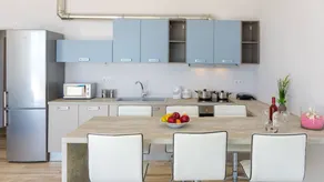 Spacieux appartement entièrement équipé avec jardin et piscine | Vue mer | Plage à proximité - Image 4
