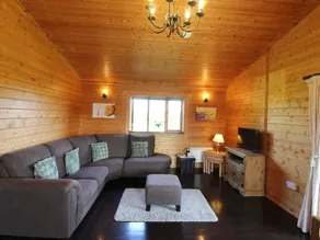 Cottage with garden & BBQ - Image 3