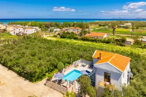 Villa with garden, terrace & BBQ | Beach view - Image 2