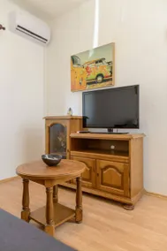 Apartment with barbecue | Garden view - Image 5