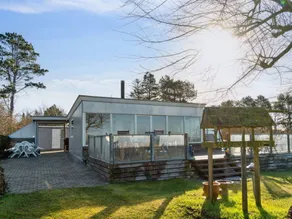 Child-friendly holiday home with barbeque & terrace | Sea view | Pet-friendly - Image 2