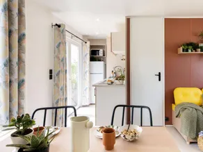 Mobil-home avec terrasse et piscine - Image 4