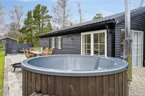 House with jacuzzi, terrace & barbeque - Image 5
