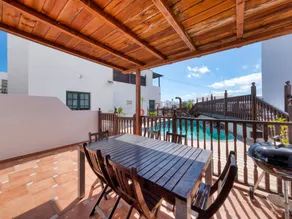 Fully equipped big house with garden, pool & barbecue - Image 2