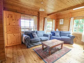 Child-friendly beautiful cottage with hot tub & garden | Pets allowed - Image 4