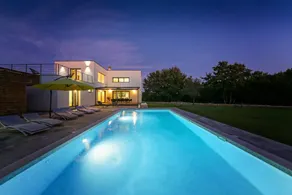 Lush Villa in Belavici With Pool & High-end Kitchen - Image 2