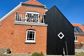Holiday home with terrace - Image 2