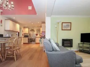 Fully equipped cottage with garden - Image 5