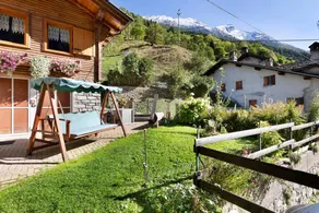 Holiday apartment with garden | Garden view - Image 2