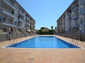 Flat with pool - Image 2