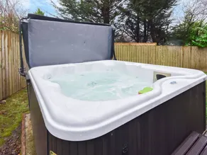 Cottage avec jacuzzi et jardin | Vue rivière - Image 2