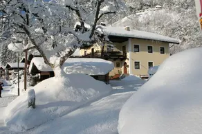 Holiday apartment with garden, barbeque & terrace - Image 4
