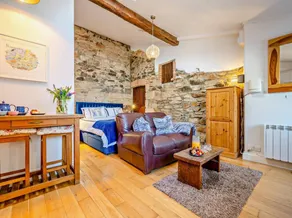 Cottage with jacuzzi & garden - Image 4