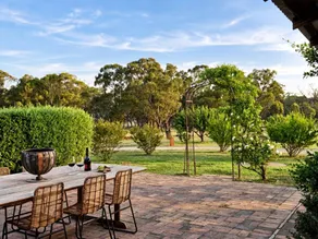 Shawwood Cottage Luxury Mudgee Farm Accommodation with spectacular sunsets and sweeping views to the hills and town, close to town in the midst of popular cellar doors. - Image 5