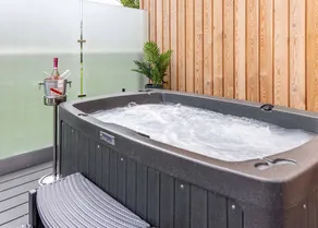 Chalet with jacuzzi - Image 3