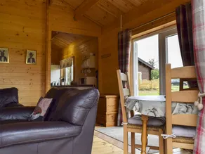 Family-oriented cottage with garden & hot tub | Pets allowed - Image 4