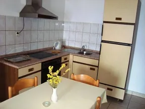 Charming holiday apartment with garden - Image 5