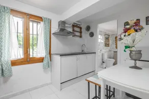 Flat with BBQ, garden & terrace | Garden view - Image 5