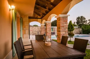 Villa con jardín, barbacoa y terraza - Image 5