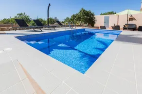 Villa with terrace, garden & barbecue - Image 2