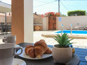 Fantástica casa con terraza, jardín y piscina privada | Se admiten mascotas - Image 3