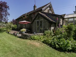 Family-friendly cottage with garden - Image 3