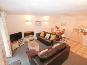 Cottage with pool & garden | Beach view - Image 4