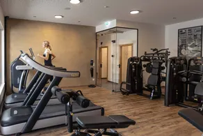 Flat with sauna, garden & pool - Image 5