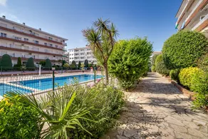 Apartment with pool, terrace & garden - Image 3