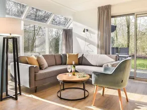 Bungalow with terrace, sauna & heated pool - Image 5