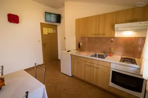 Apartment with barbecue & garden - Image 3