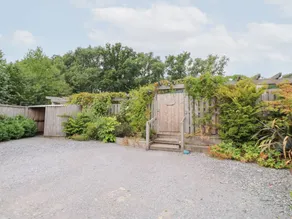 Cottage with garden, jacuzzi & barbecue - Image 2