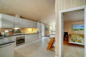Holiday home with BBQ & terrace | Water view - Image 4