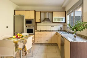 Agréable maison de vacances entièrement équipée avec barbecue et jardin | Vue mer - Image 2