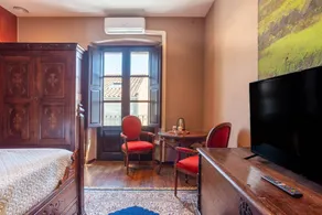 Chambre privée avec jardin, piscine et internet haut débit | Vue ville - Image 3