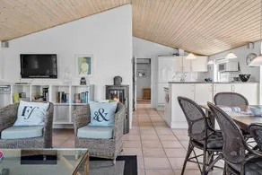 Holiday home with terrace & barbecue - Image 5