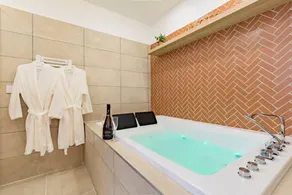 Holiday apartment with hot tub - Image 2