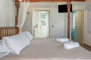Room 'Double Sea View No 2' with Sea View, Wi-Fi and Air Conditioning - Image 5