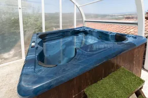 Villa con giardino e terrazza - Image 2