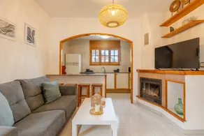Holiday home with barbecue, garden & terrace - Image 4