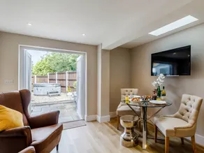 Family-friendly cottage with jacuzzi, garden & BBQ | River view | Pet-friendly - Image 5