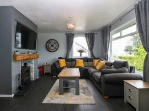 Cottage with garden - Image 3
