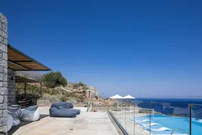 Charming villa with BBQ, garden & private pool - Image 4