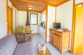 Chalet with heated pool & BBQ - Image 5